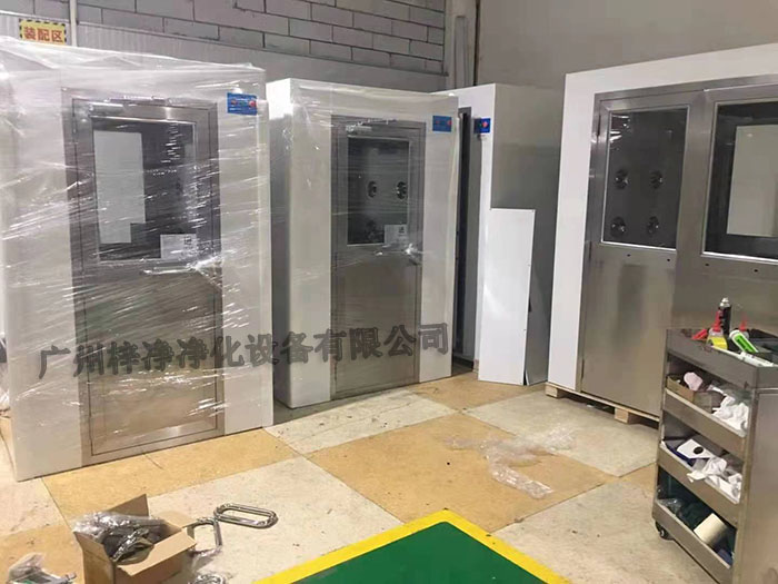 風淋室作為一種重要的凈化設備，廣泛應用于無塵室、電子、制藥等行業。