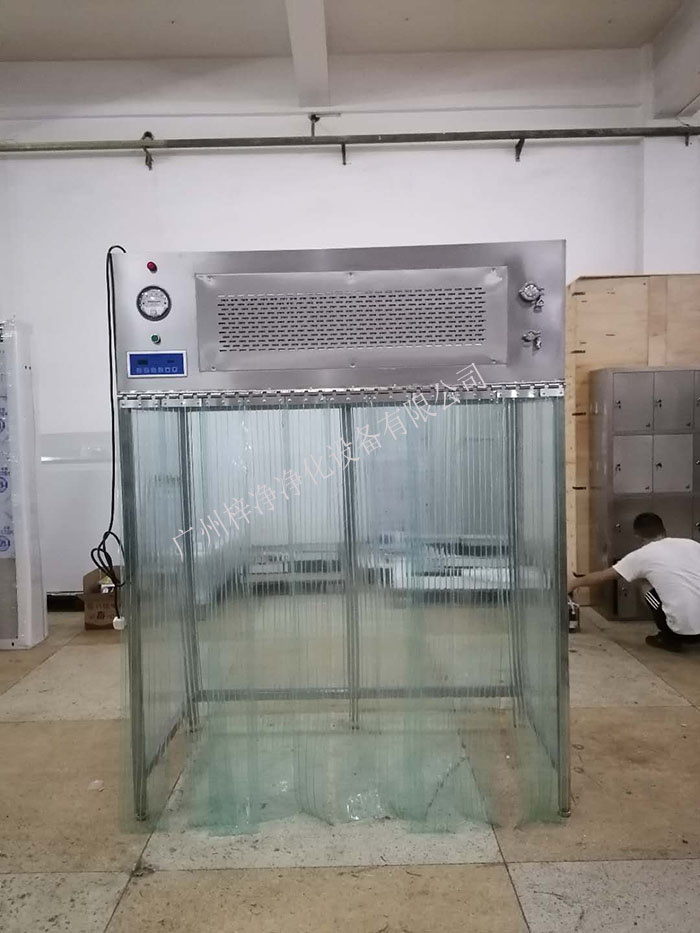 百級潔凈層流罩制作現(xiàn)場實拍圖