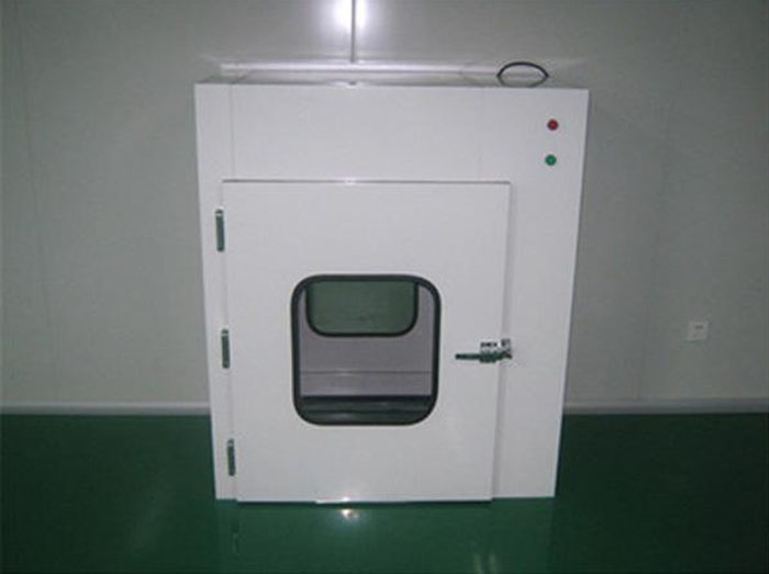 落地式傳遞窗在物料進(jìn)出潔凈區(qū)，必須嚴(yán)格與人流通道分開，由生產(chǎn)車間物料專用通道進(jìn)出。