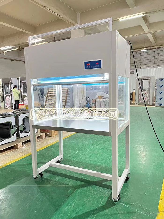 潔凈工作臺的尺寸應根據操作人員的需求而定，形狀一般采用矩形或圓形，便于操作。